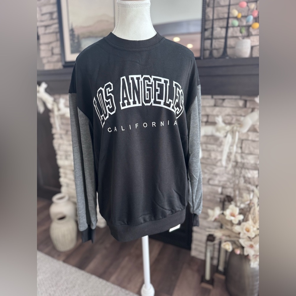 NEW WITH TAGS Small LILYCOCO Los Angeles California Black & Gray Sweatshirt
